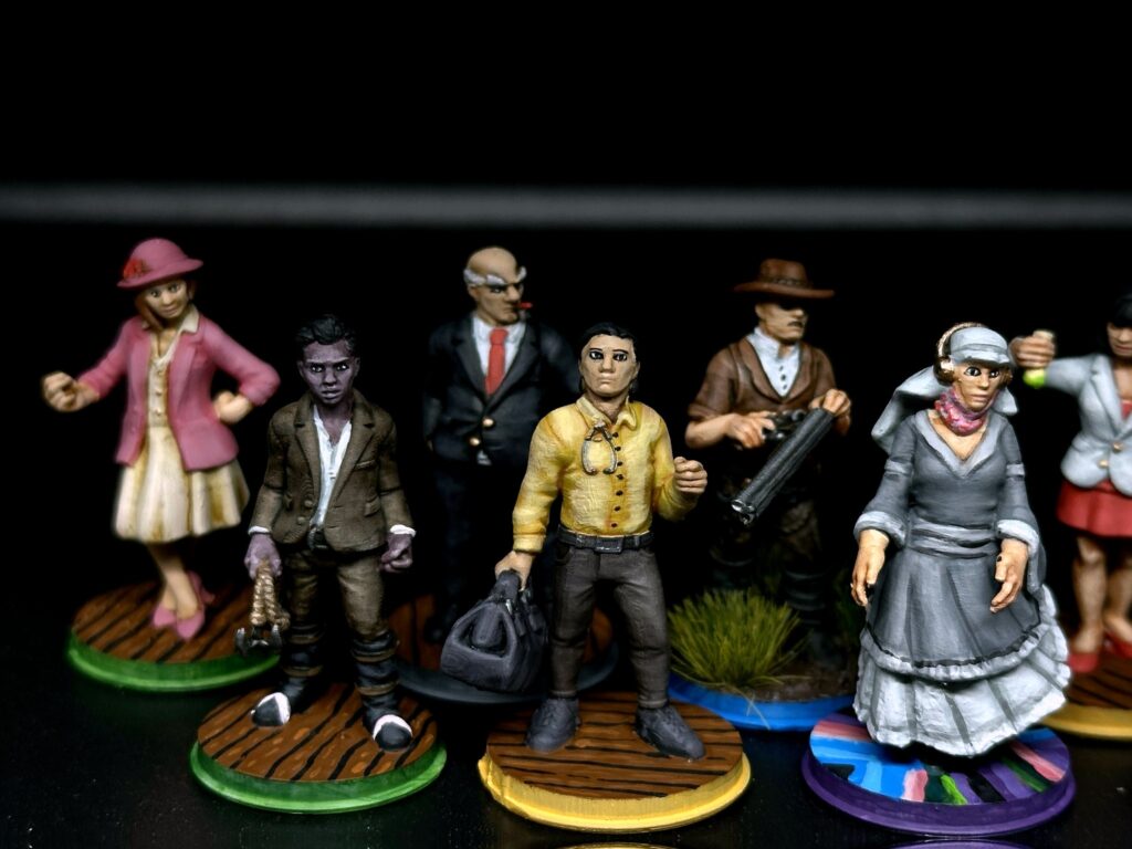 Figurka ze złotą kurtką