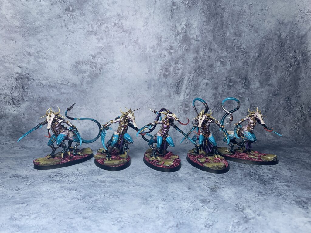 Daemons of Slaanesh in sea blue and pink colours