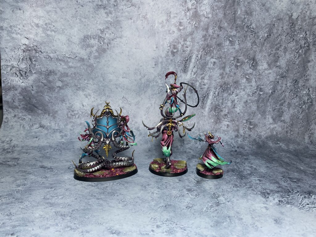 Daemons of Slaanesh in sea blue and pink colours