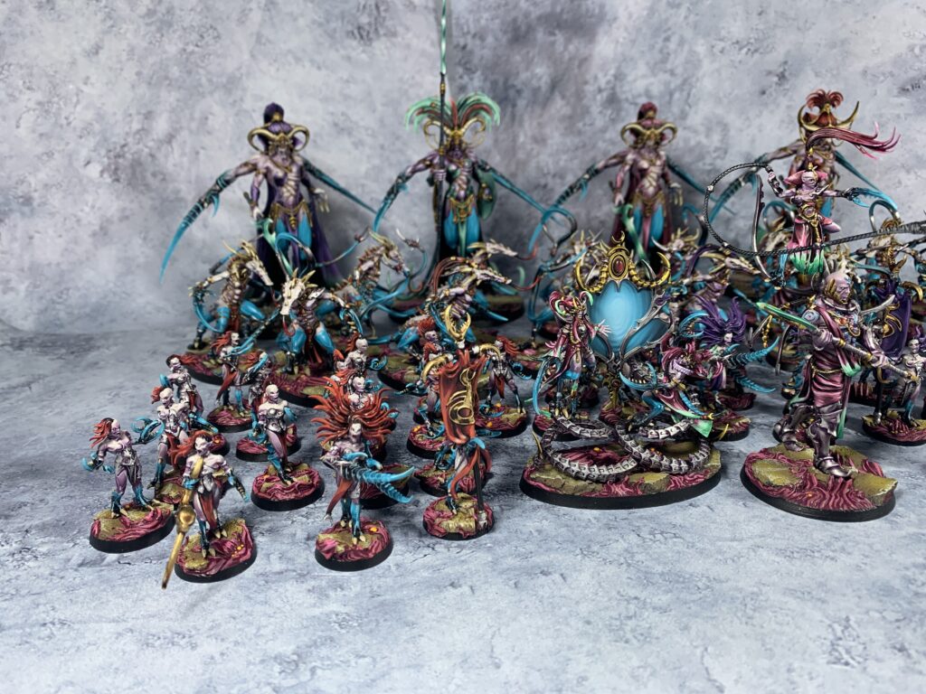 Daemons of Slaanesh in sea blue and pink colours