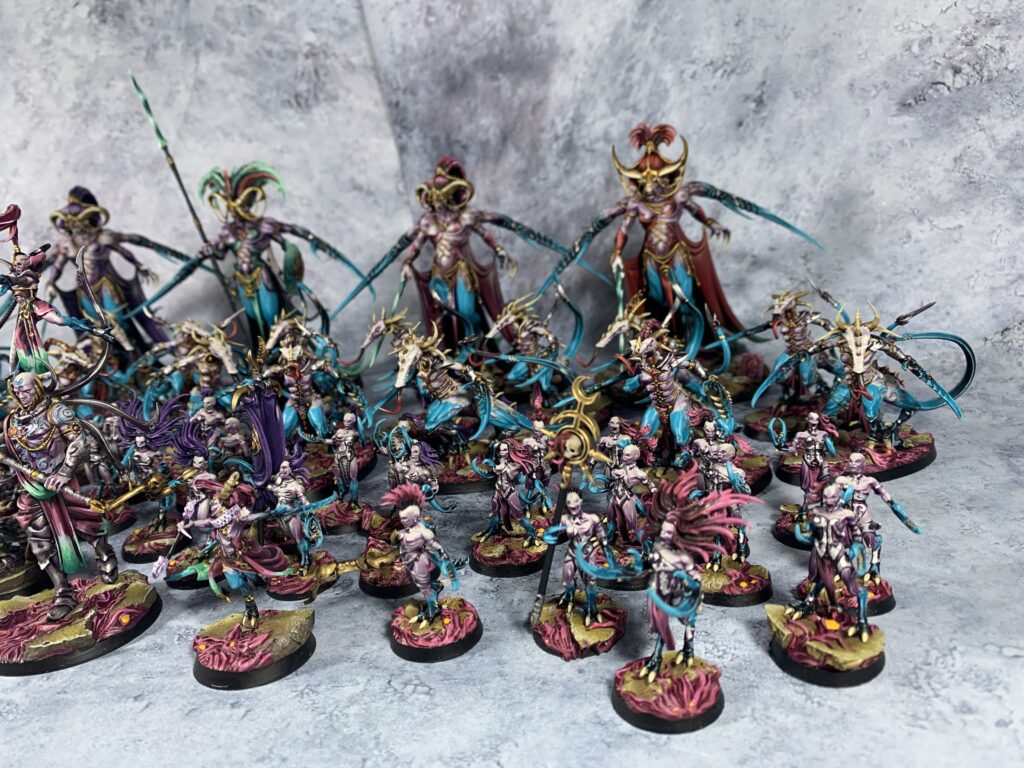 Daemons of Slaanesh in sea blue and pink colours