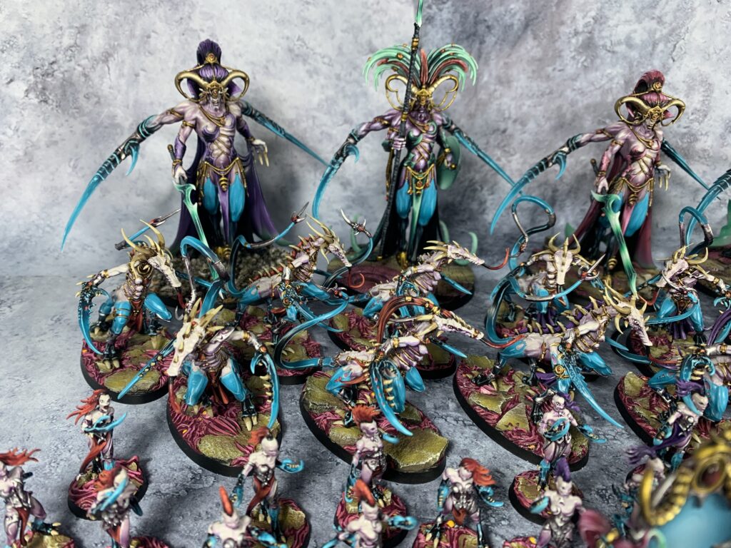 Daemons of Slaanesh in sea blue and pink colours