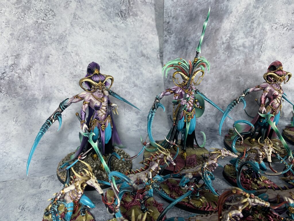 Daemons of Slaanesh in sea blue and pink colours