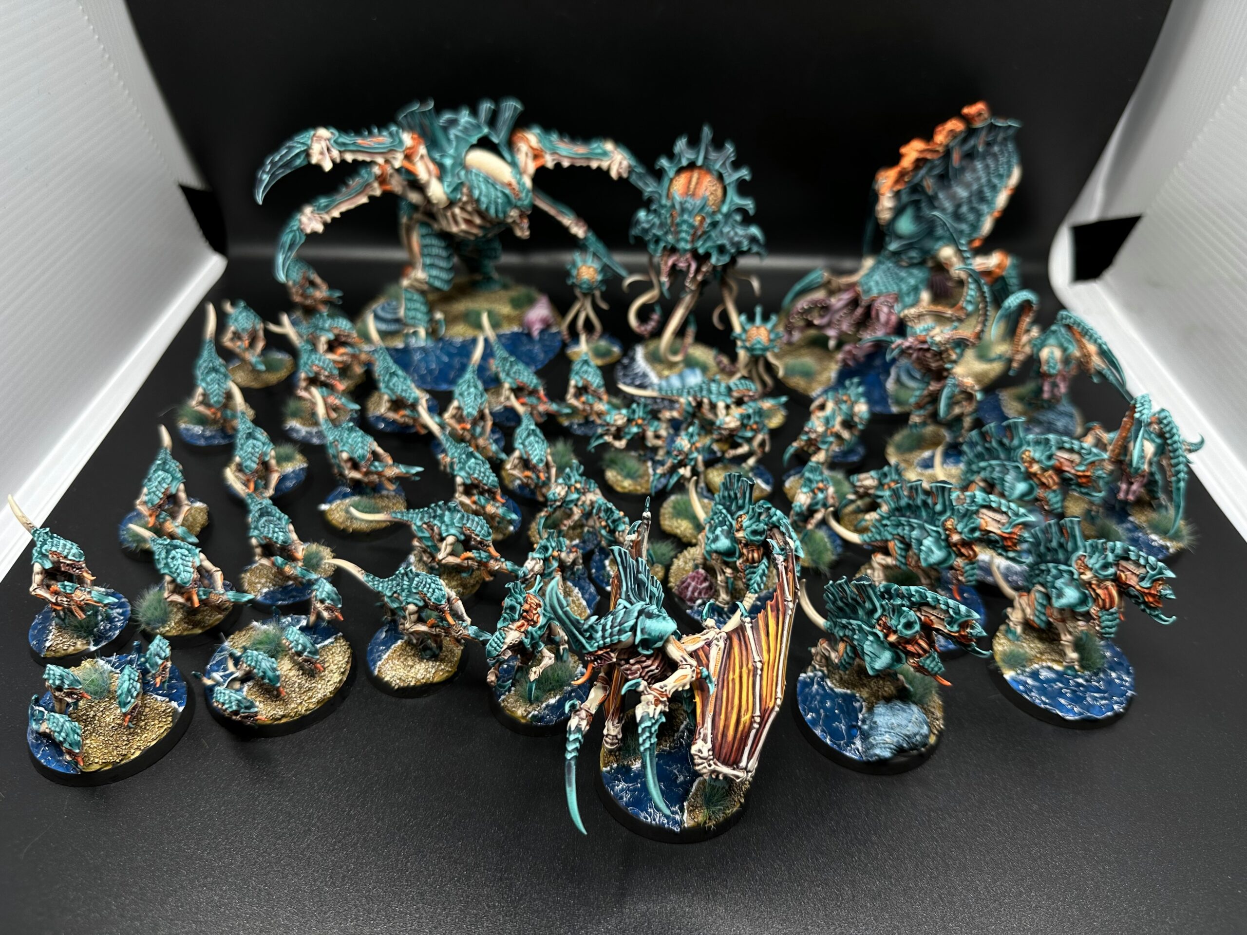 Tyranids in Sea Theme on water transparent bases